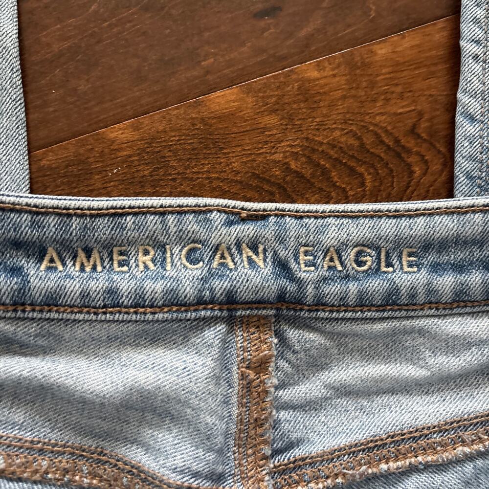 American Eagle Highest Rise Mom Jeans Light Blue Distressed Ripped Women‎ 8 long - Picture 5 of 14